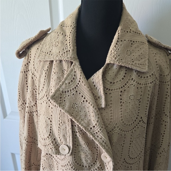 ☔️ FARM Rio for Anthropologie Womens Cottagecore Eyelet Beige Trench Coat Medium - Picture 11 of 16